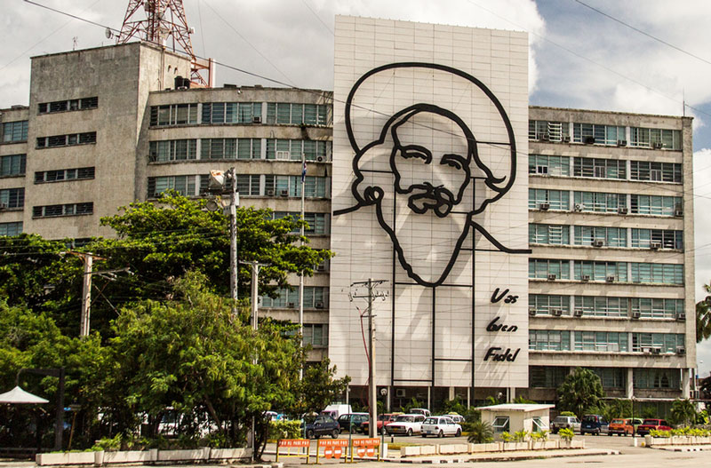 Post und Telekommunikationsministerium mit Camilo Cienfuegos