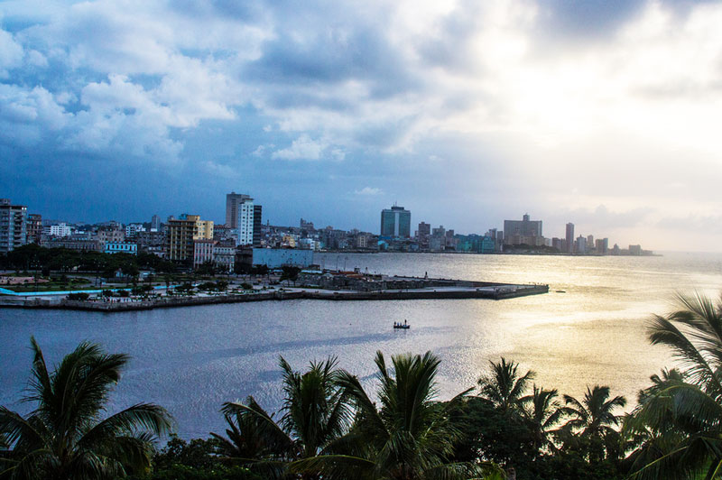 Blick vom Fortaleza de San Carlos de la Cabaña auf die Stadt