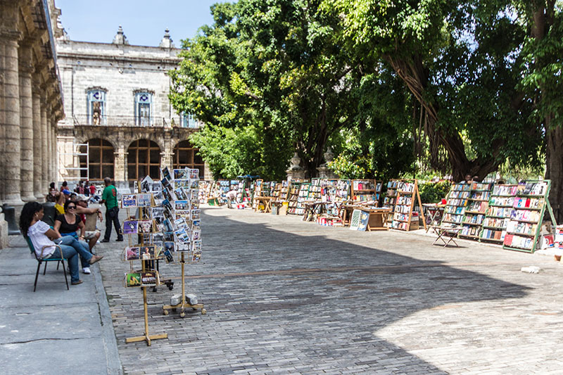 Plaza-de-Armas-Havanna