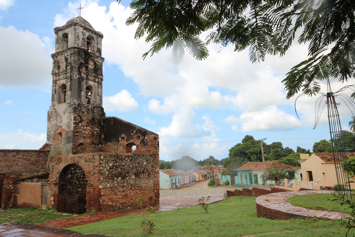 Kirchenruine Plaza Santa Ana Trinidad