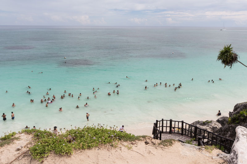 baden-im-meer-tulum-maya-ruinen