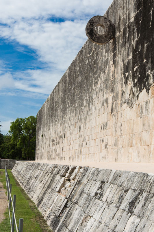 Ballcourt Chichen Itza 4