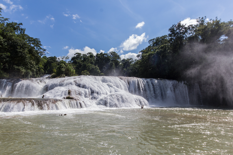 Agua Azul von unten