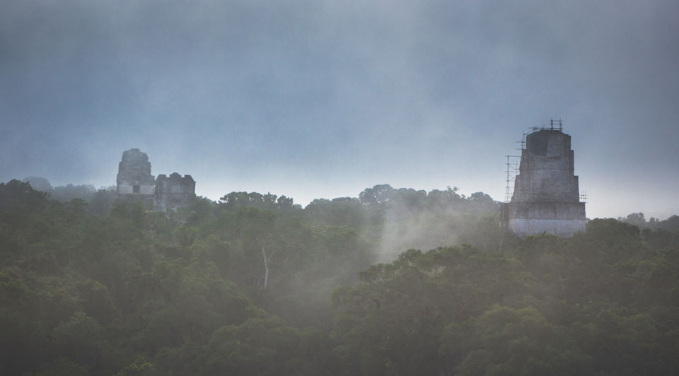 Tikal Guatemala Aussicht auf Tempel 1, Tempel 2 und Tempel 3