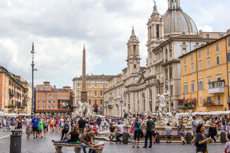 piazza-navona-illuminati