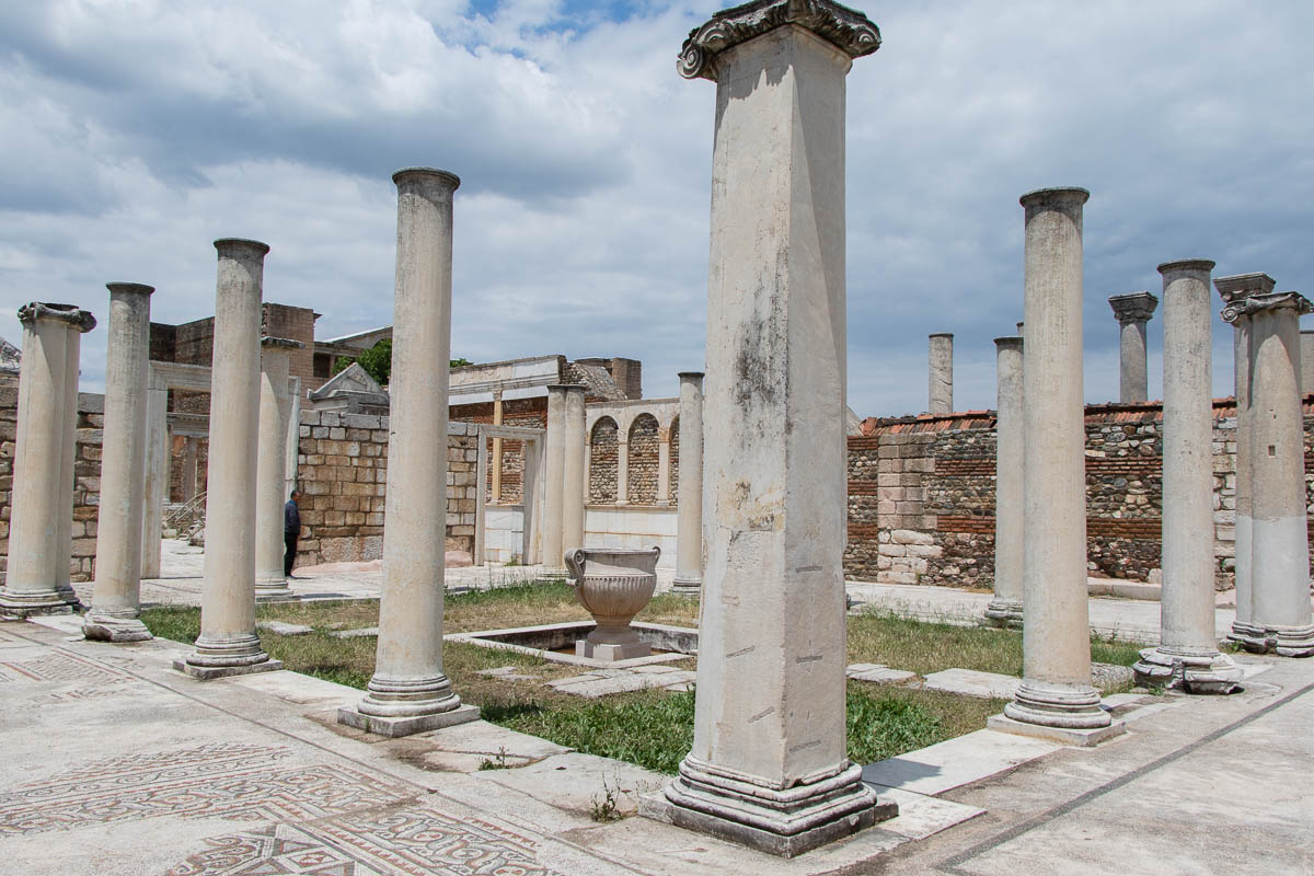 sardes-baeder-antike-ruinen