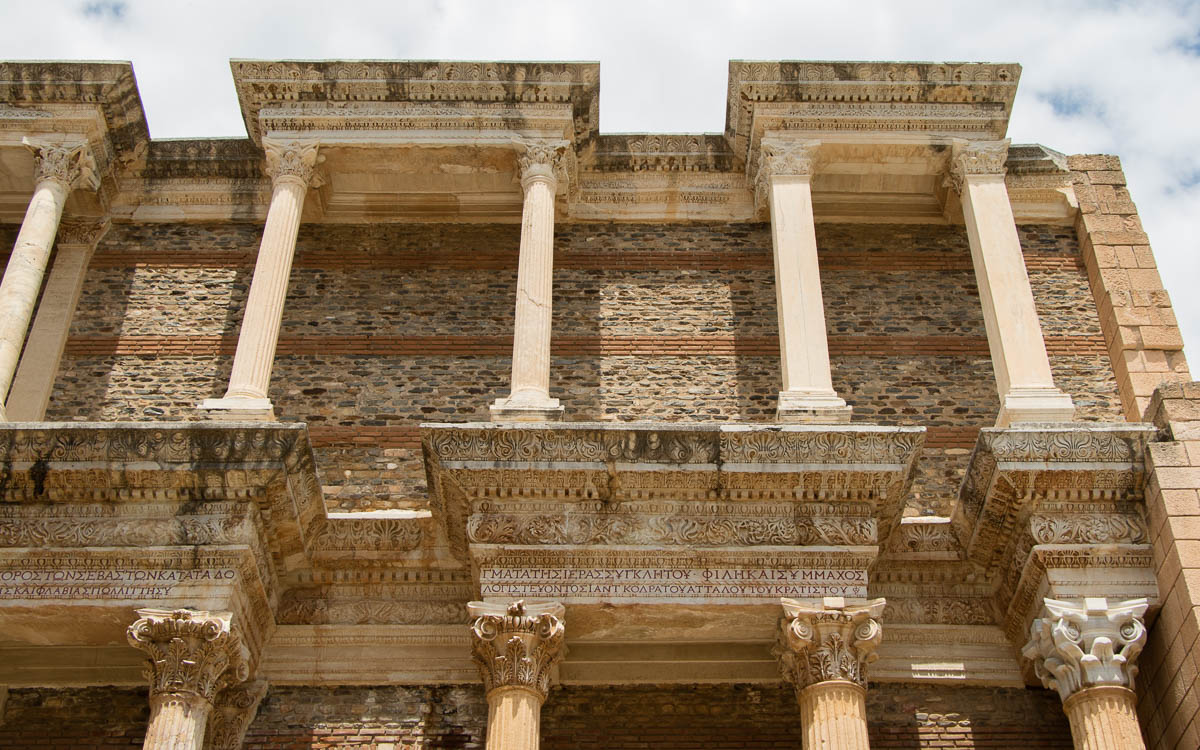 sardes-gymnasium-restauriert-innen