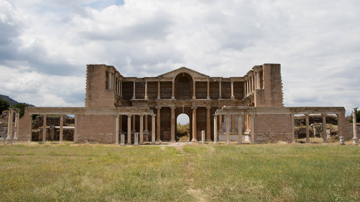 sardes-gymnasium-restauriert