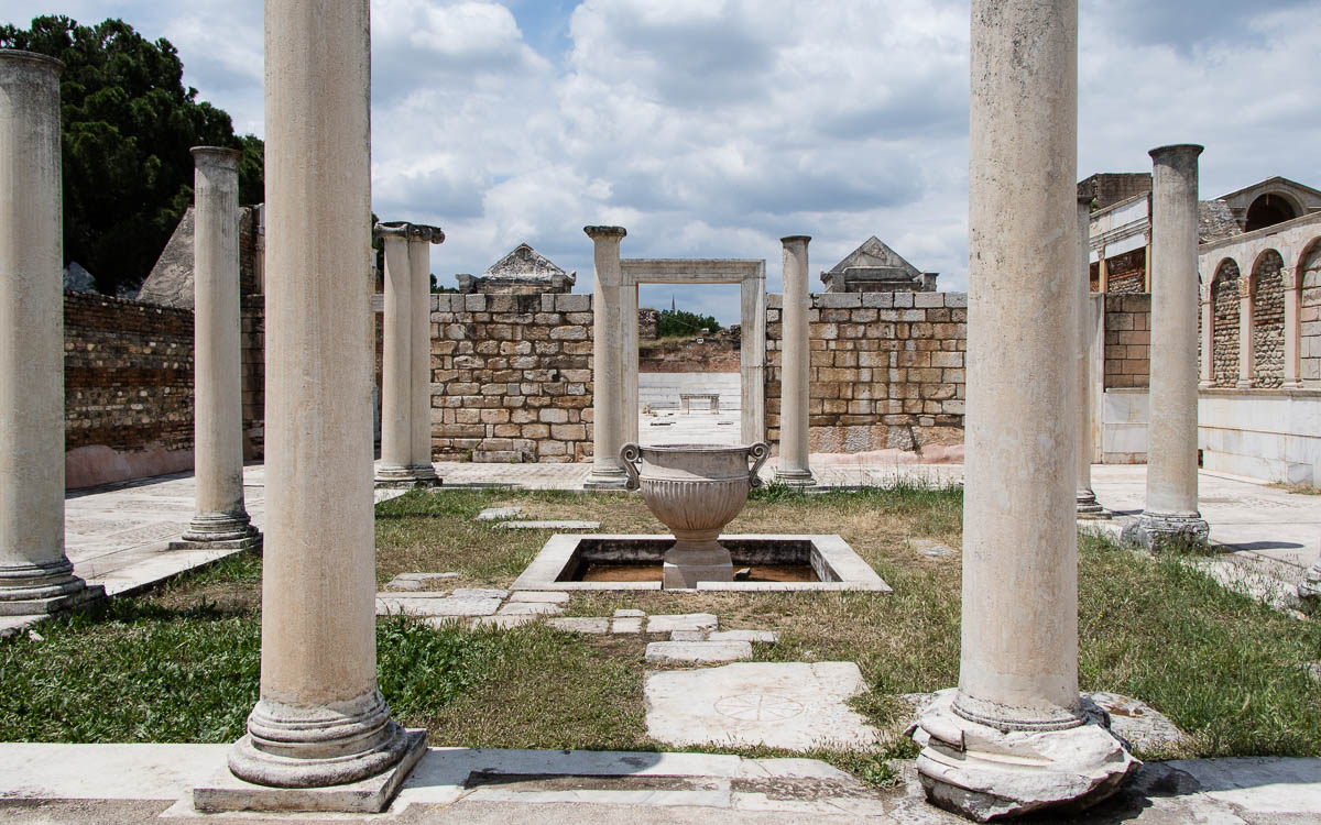 sardes-ruinen-baeder