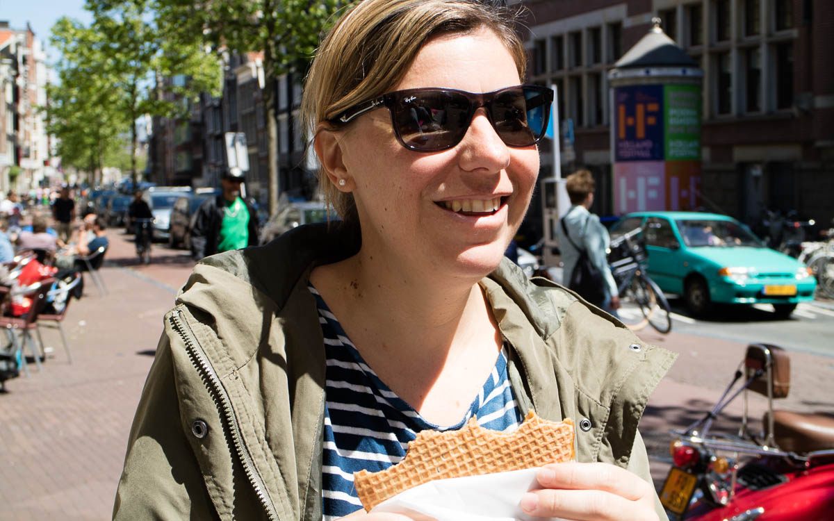 Stroopwaffel essen in Amsterdam