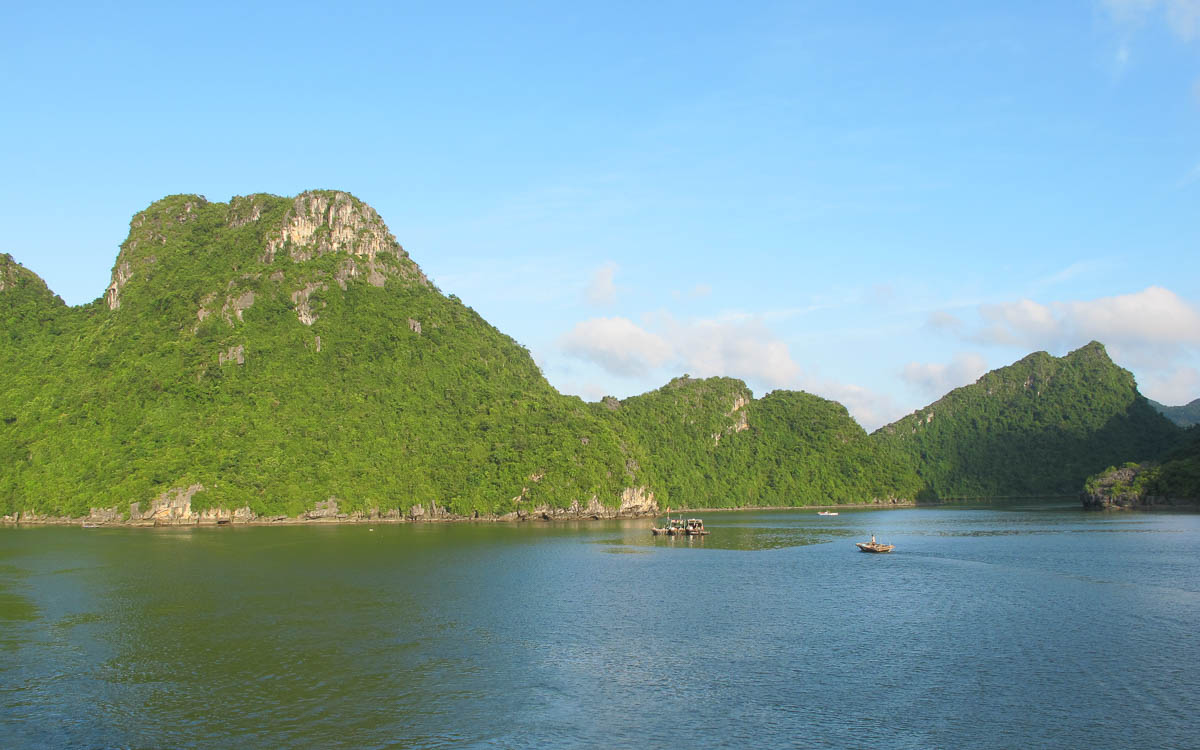 Backpacking Vietnam Halong Buch Sehenswürdigkeit