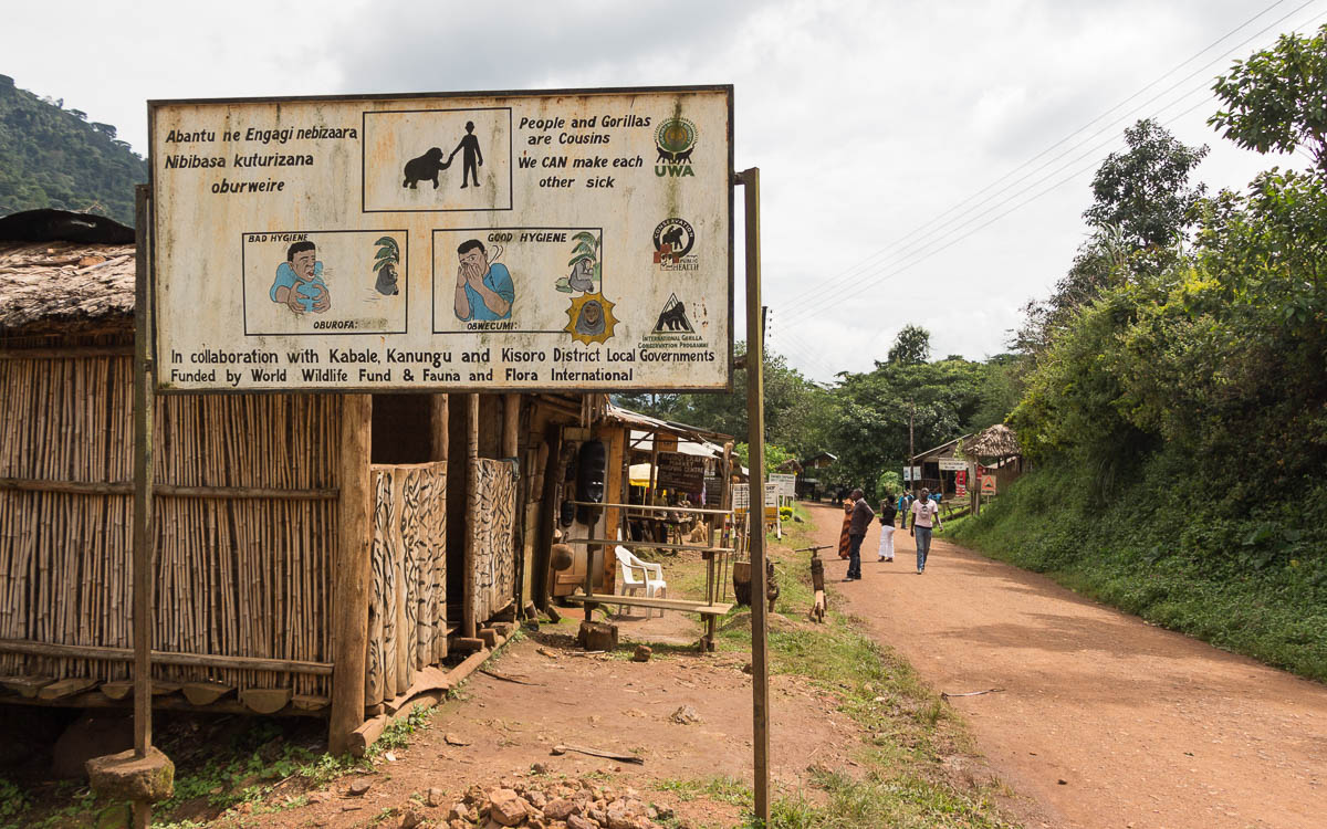 bwindi-nationalpark-buhoma-hinweisschild-gorillas