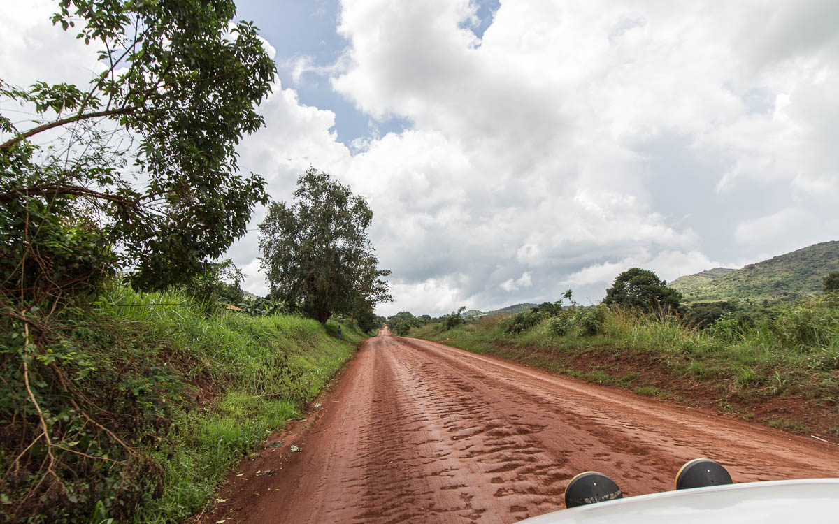 murchison-falls-np-nach-fort-portal-strasse-schlagloecher