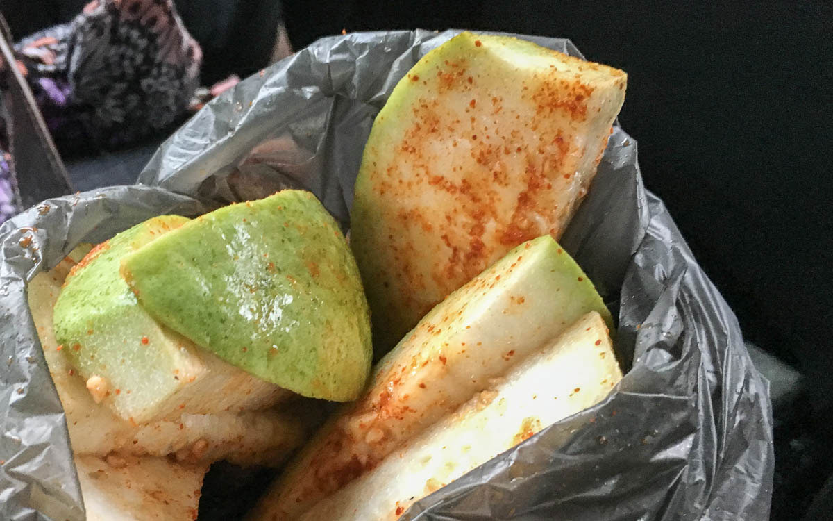 Guave mit Chili und Kokosöl