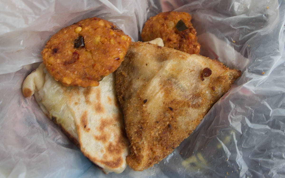 sri-lanka-samosas-streetfood