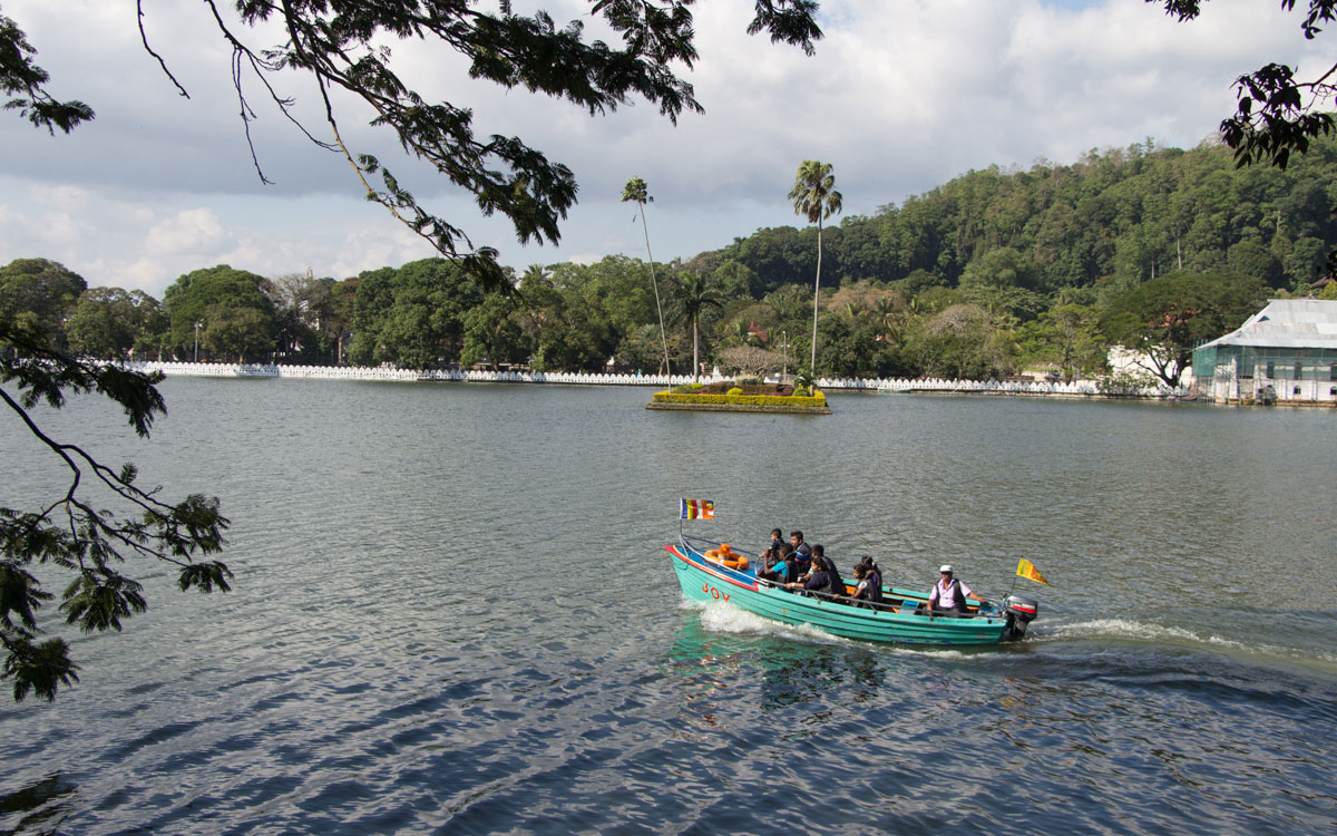 kandy-lake-5