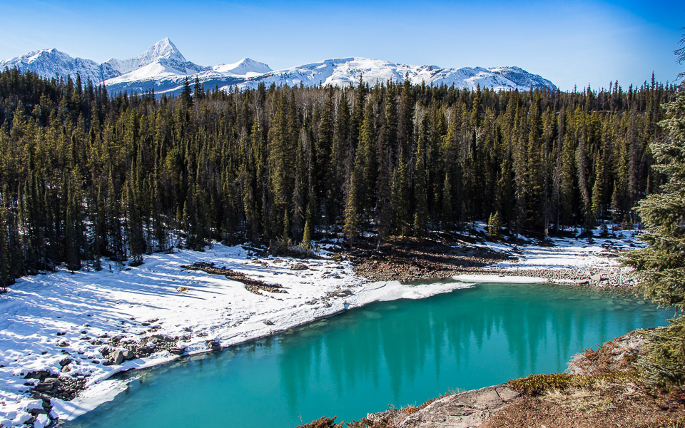 Athabasca See im Winter in den Rocky Mountains