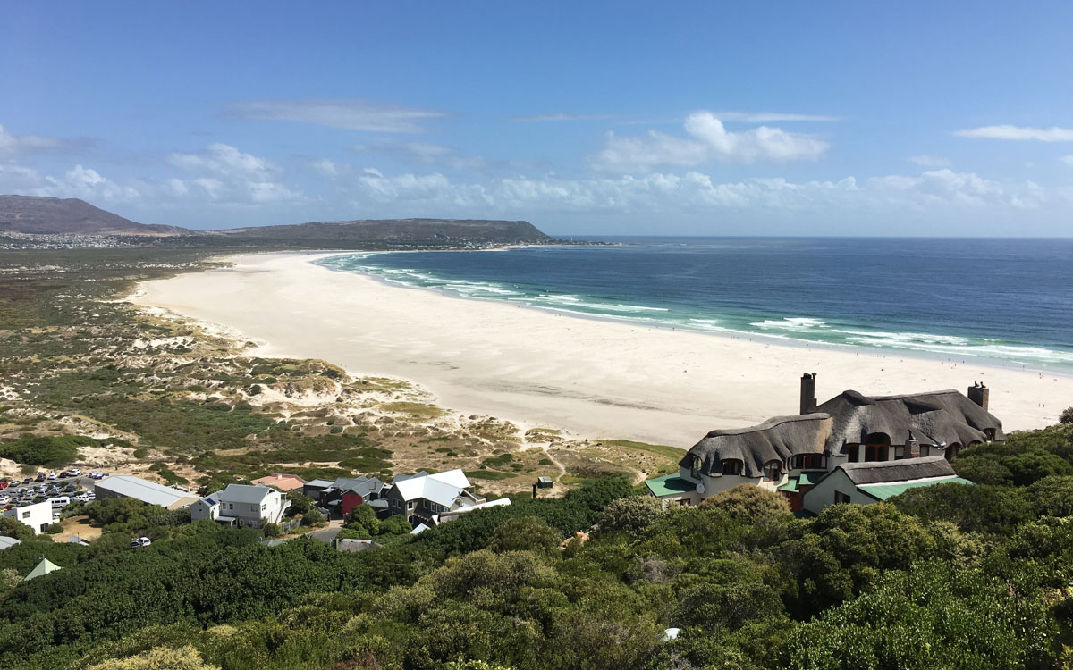 Am Hang des Noordhoek Beach liegt das Monkey Valley Resort