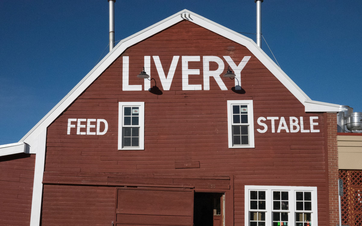 inglewood-livery-feed-stables-calgary-shop