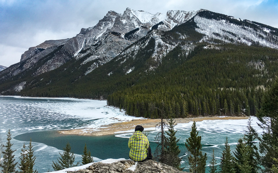 Lake Minnewanka im Winter (Rocky Mountains Kanada)
