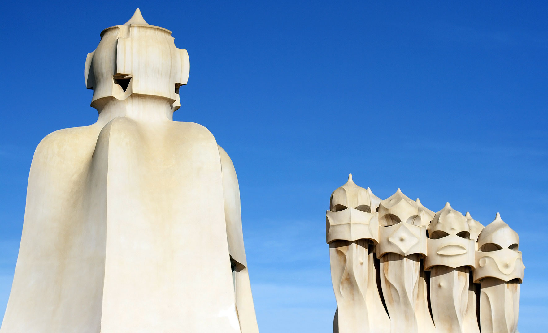 La Pedrera Skulpturen auf Dach Barcelona