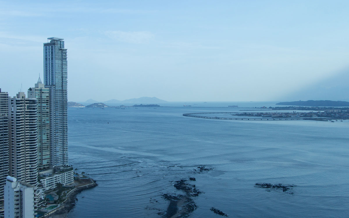 Panama Sehenswürdigkeiten Panama Stadt blick auf Panamakanal