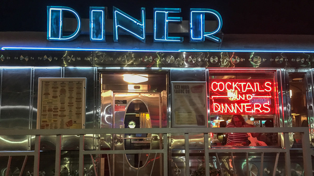 miami-beach-art-deco-diner