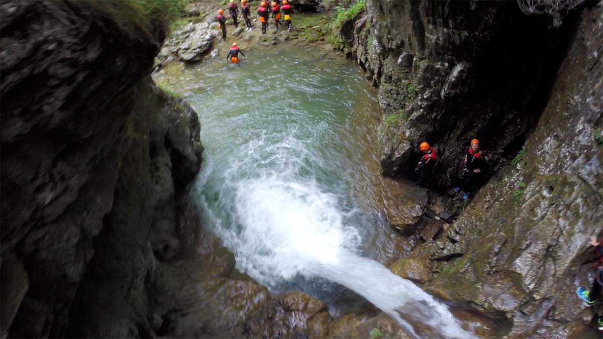 Gardasee Tipps Garda Trentino Canyoning Rio Nero Sprung ins Wasser