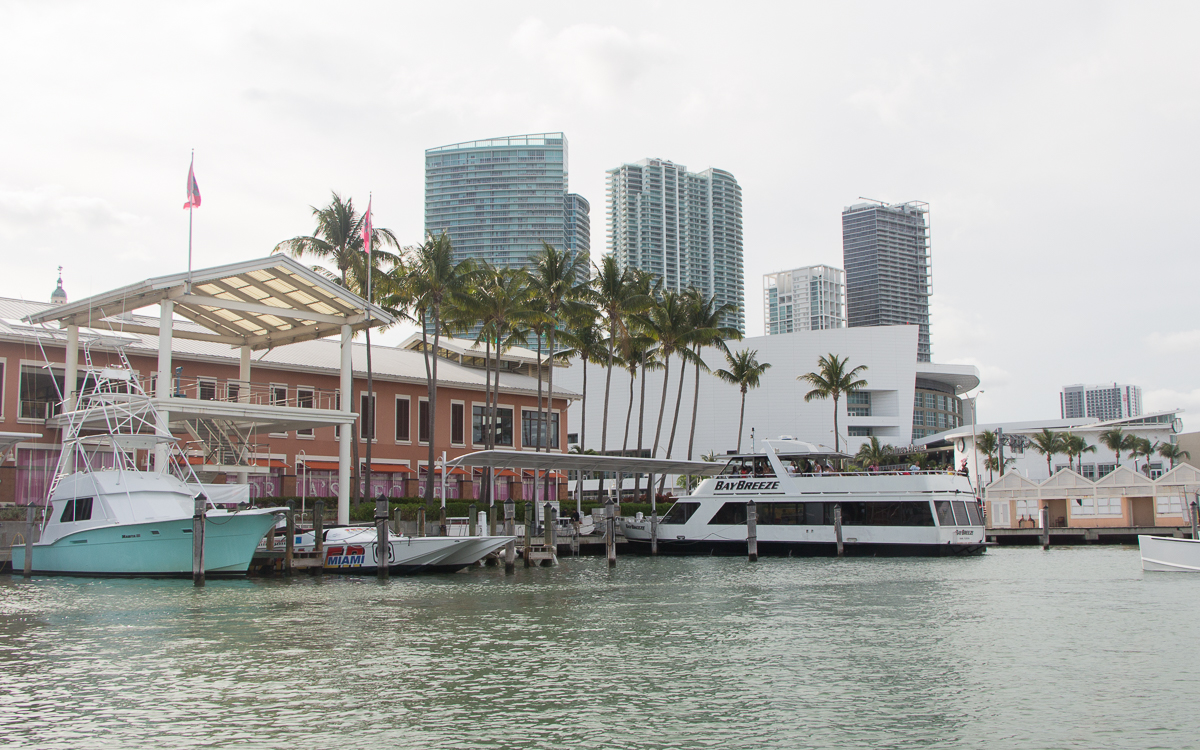miami-speedboad-bayside-hafen