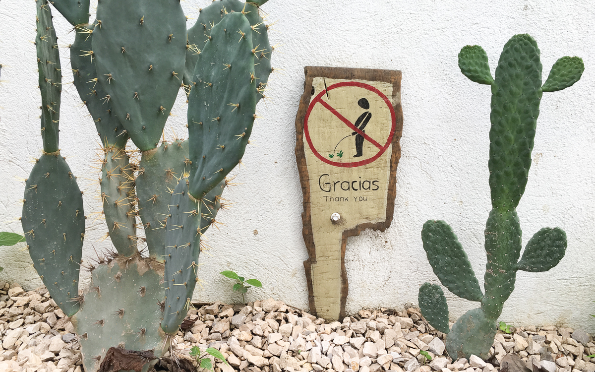 santa-teresa-costa-rica-lustige-schilder