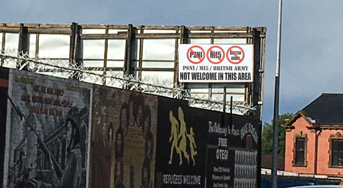 Belfast Sehenswürdigkeiten Street Art Sign not wanted