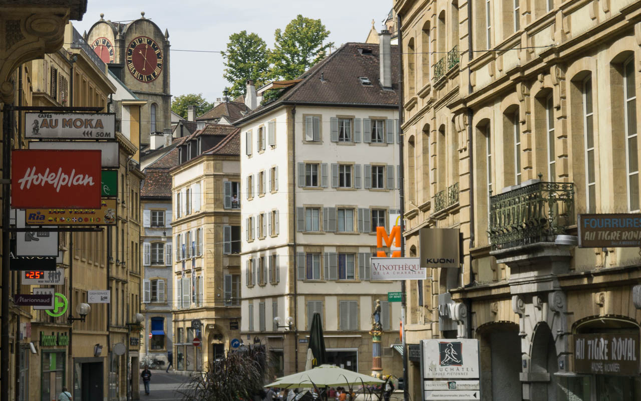 Neuchatel Sehenswürdigkeiten Blick in Altstadt