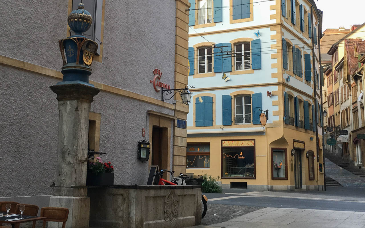 neuchatel-sehenswuerdigkeiten-trinkwasserbrunnen