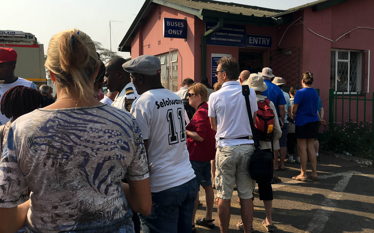 Von Botswana nach Simbabwe: Plane Wartezeiten an der Grenze ein