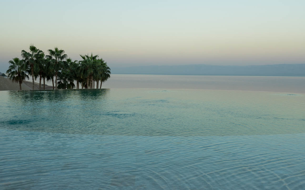 Infinity Pool im Kempinski Ishtar Dead Sea
