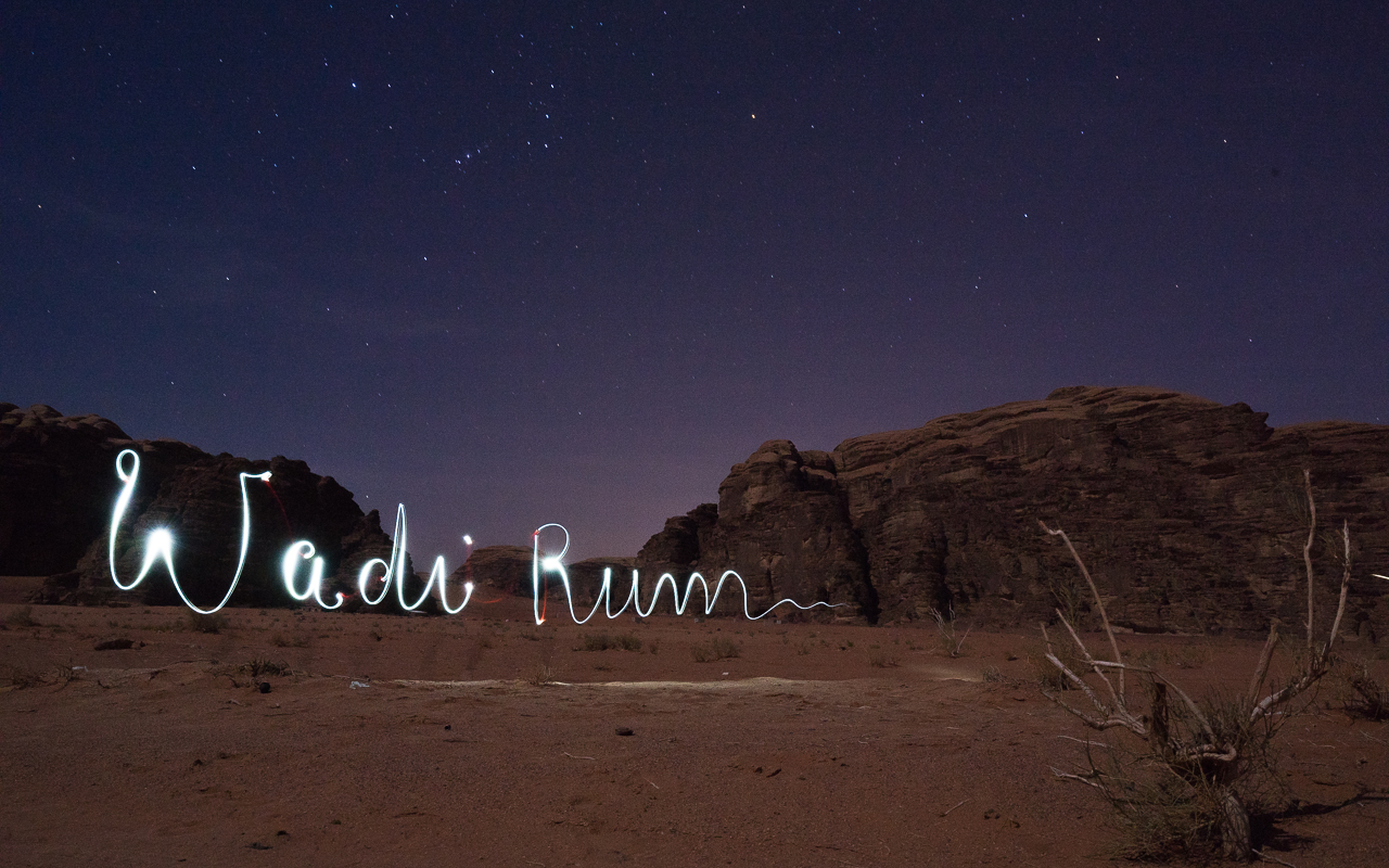 wadi-rum-wuestencamp-lichtspielereien