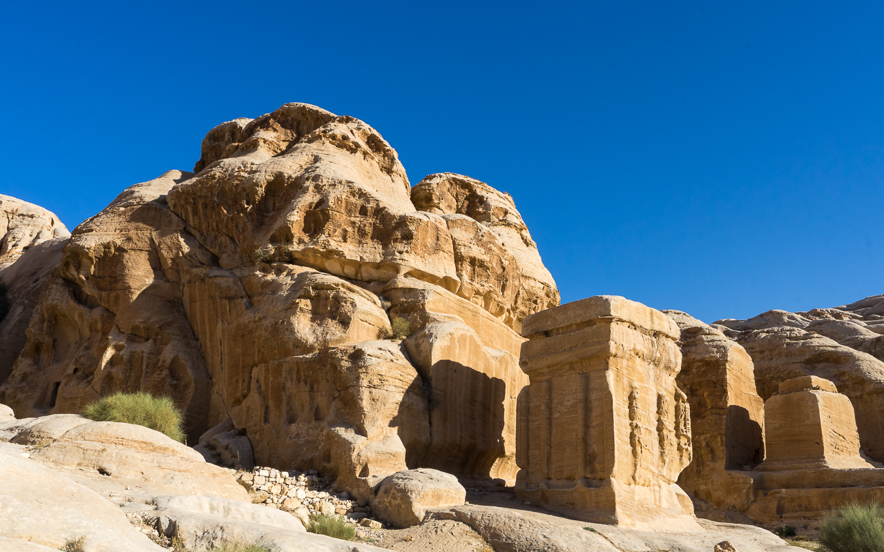 Felsenstadt Petra Jordanien Tipps Djinn Blöcke