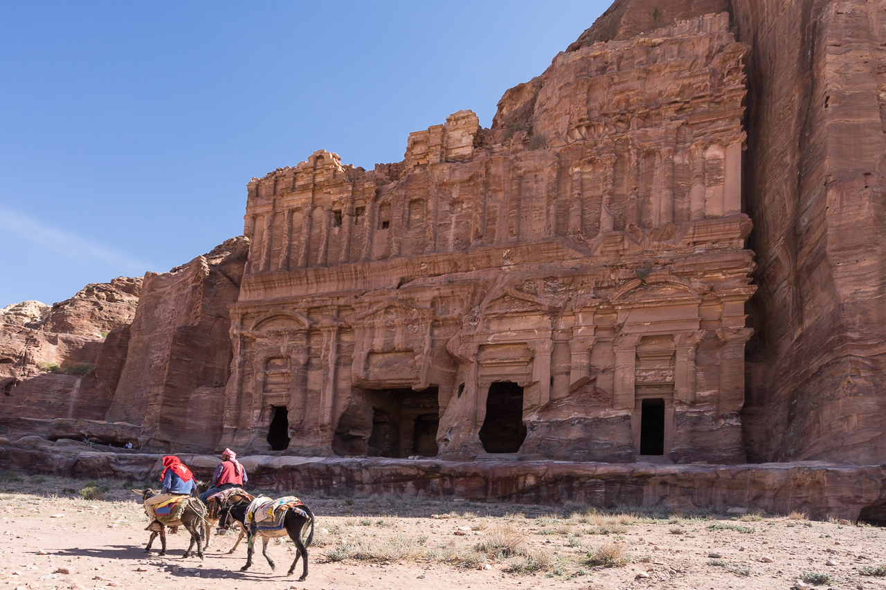 felsenstadt-petra-jordanien-palastgrab