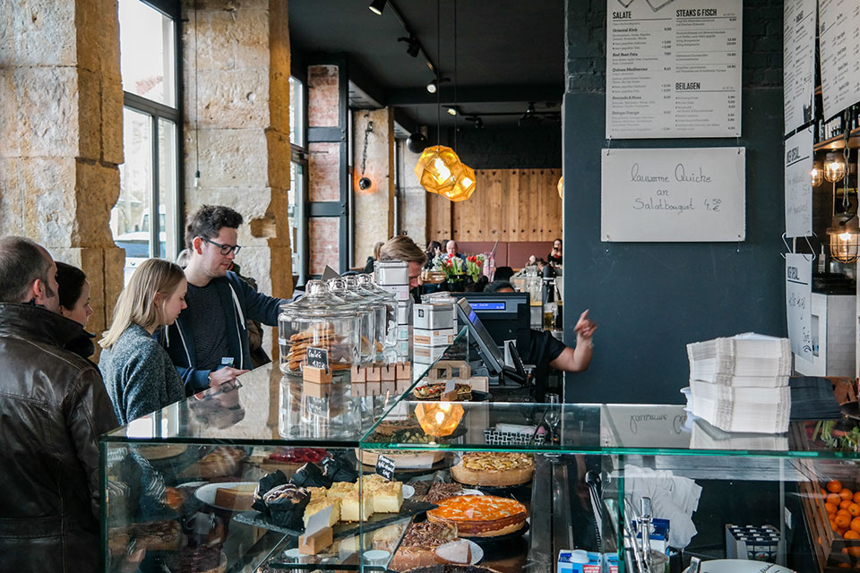Theke im Elbsalon in Dresden