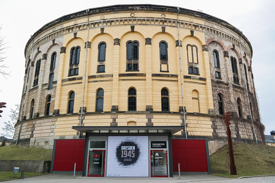 Panometer in Dresden von außen Ausstellung Dresden 1945