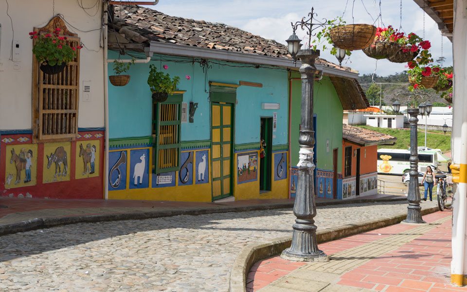 Bunte Straßen in Guatape erkunden