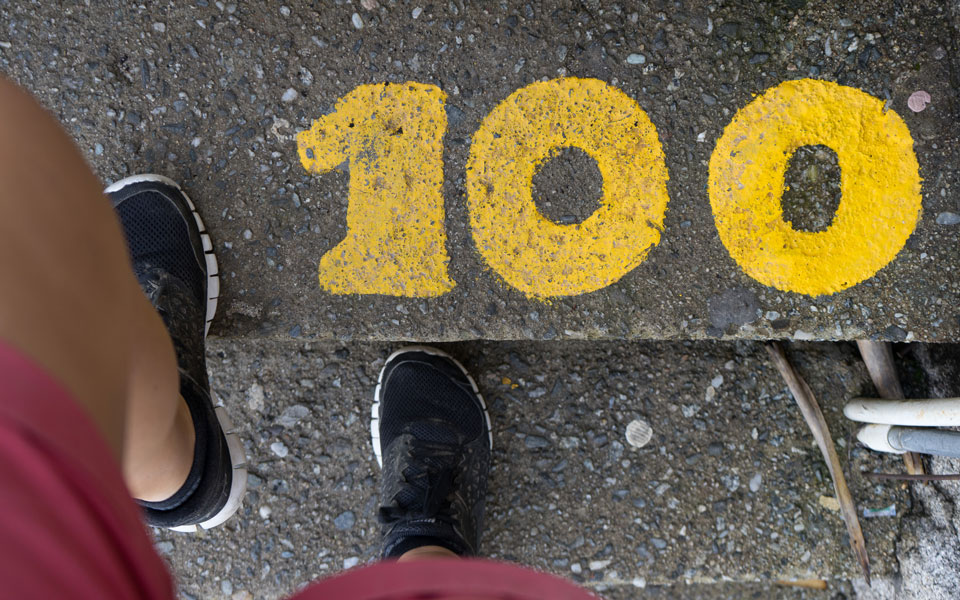 Guatape Piedra del Penol nummerierte Treppenstufen nach oben