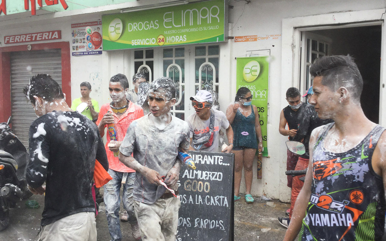 kolumbien-reisebericht-isnos-carnaval-de-blancos-v-negros