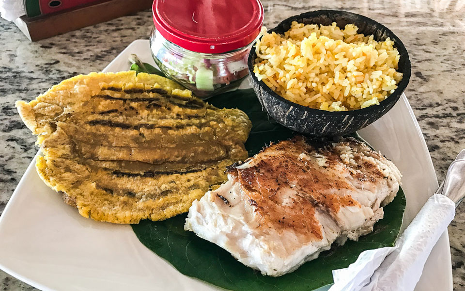 Essen Palomino Fisch im Hukumeizi Hotel