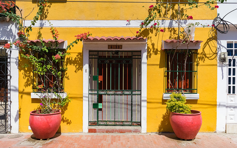 Renoviert und sanier in Santa Marta: Schöne bunte Häuser