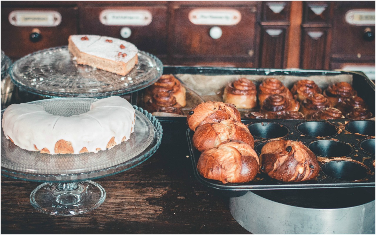 Café ORA am Oranienplatz, einst die älteste Apotheke Berlins.
