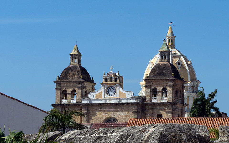 cartagena-kolumbien-kirchen-ueber-altstadt
