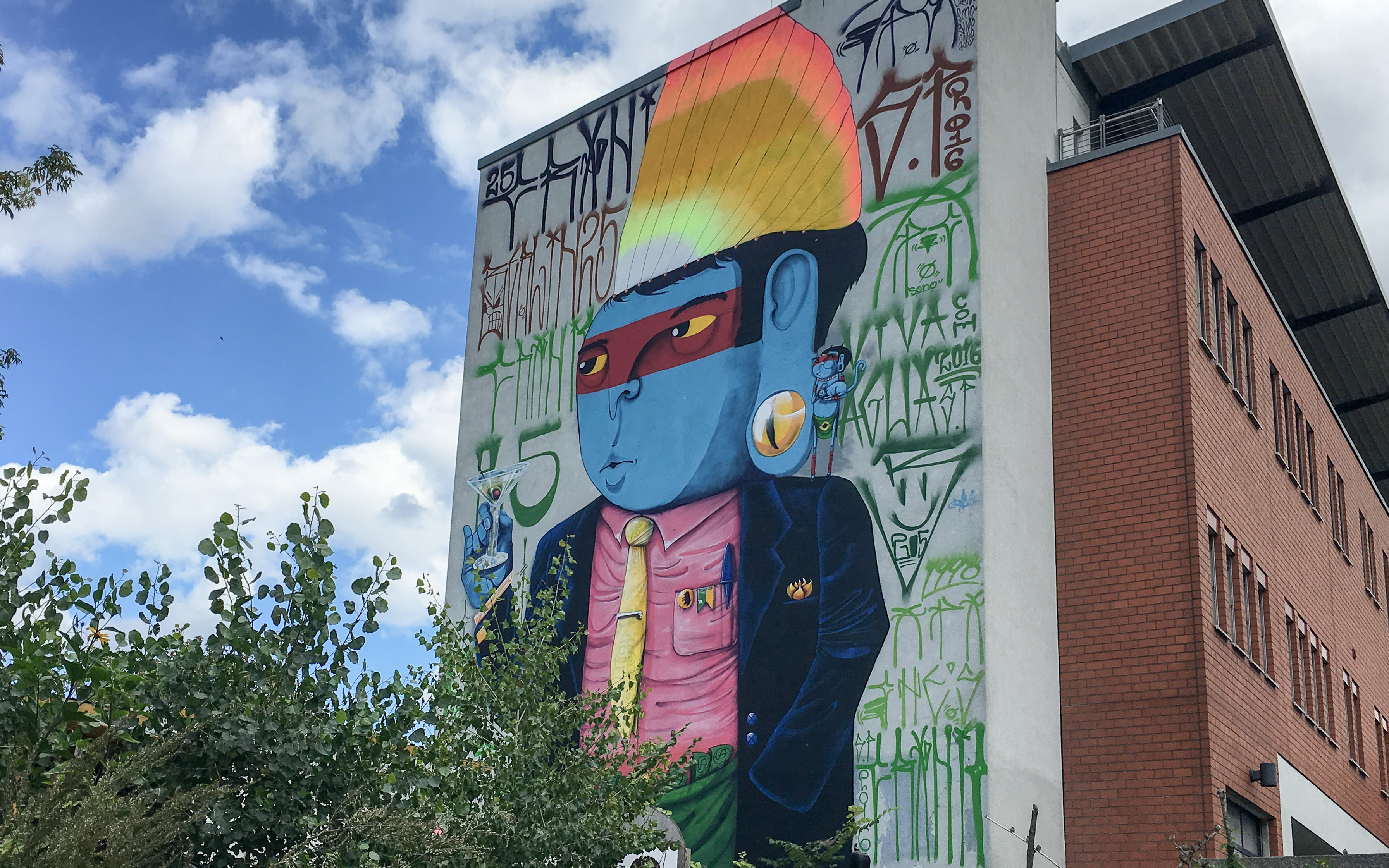 Blauer Indianer Punk am Holzmarkt Berlin | Cranio