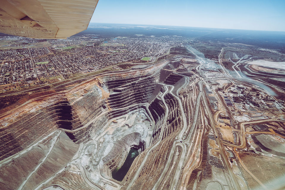 Kalgoorlie Super Pit mit Flugzeug