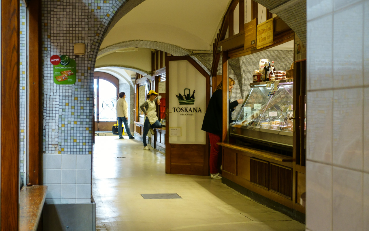 Überdachte Markthalle in Ljubljana